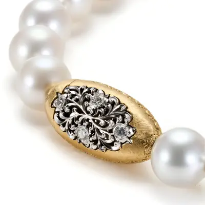 Collana di perle con chiusura Arabesca
