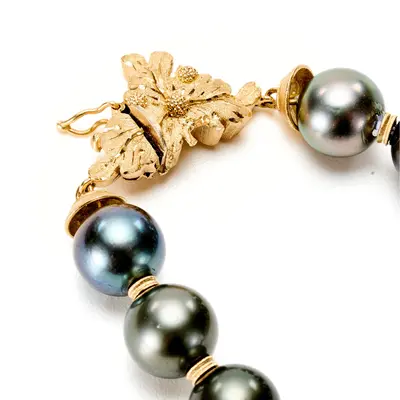 Pearl Necklace with Grapevine clasp