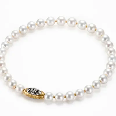 Pearl Necklace with Arabesque clasp